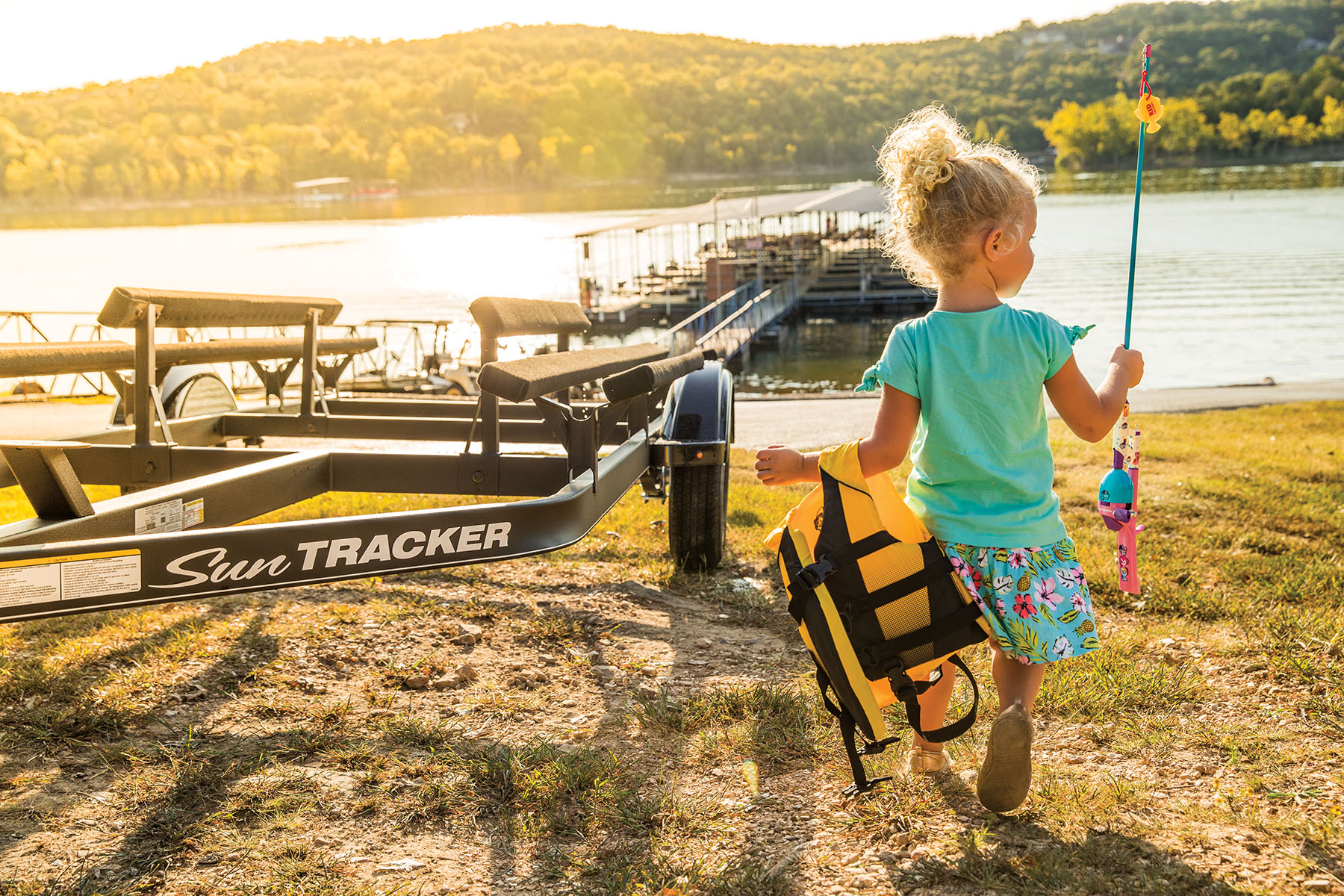 SUN TRACKER Pontoon Boats