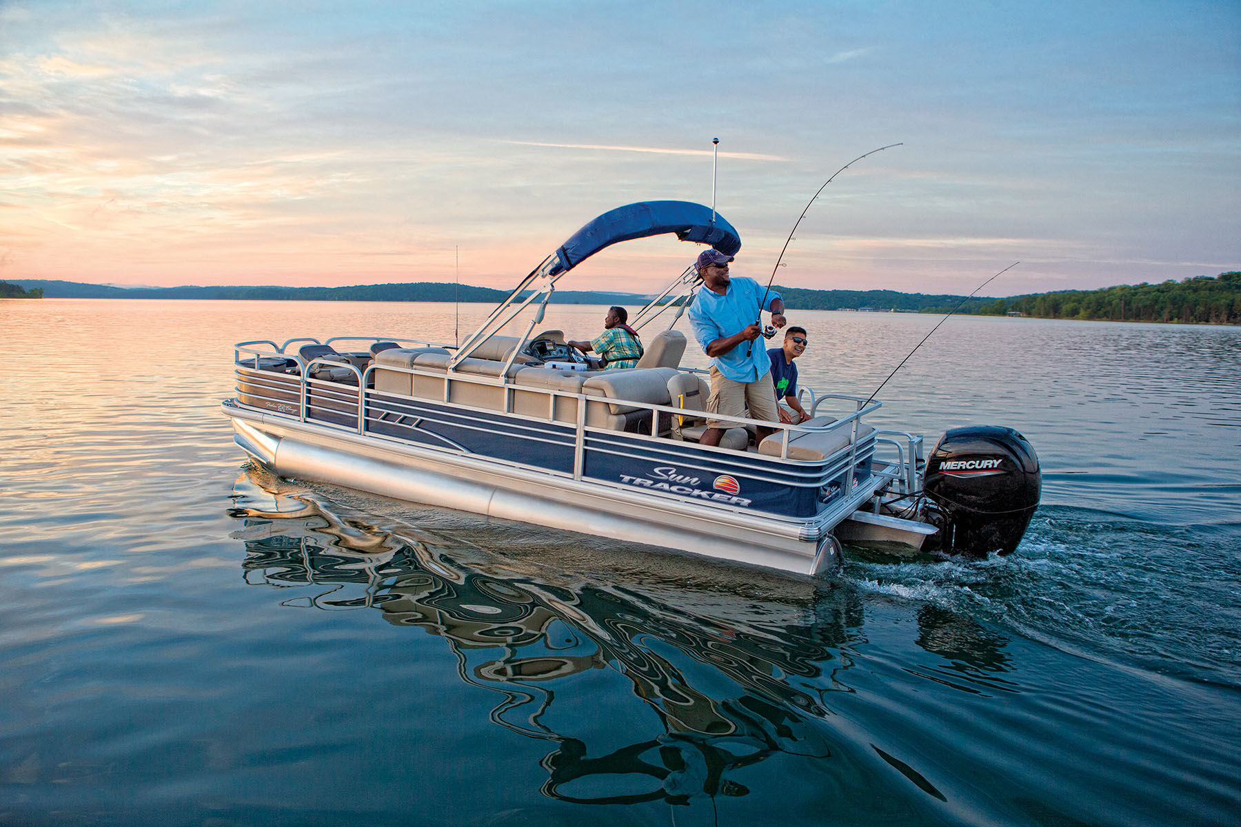 Fishin' Barge 22 DLX Fishing Pontoon Boat