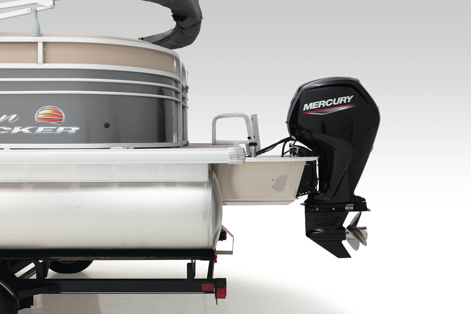 SUN TRACKER Pontoon Performance