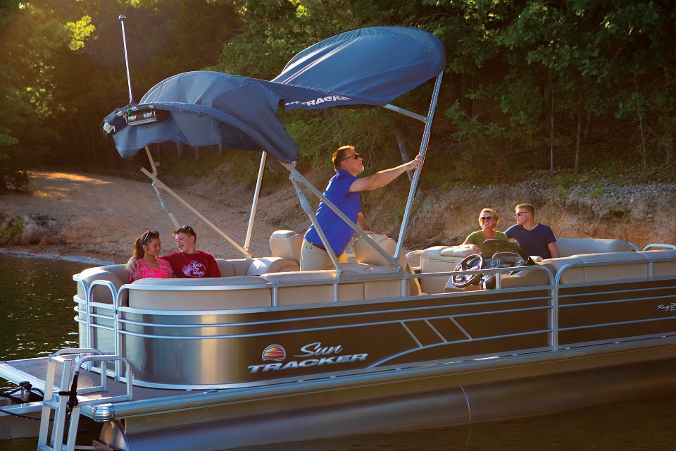 SUN TRACKER Pontoon Boats