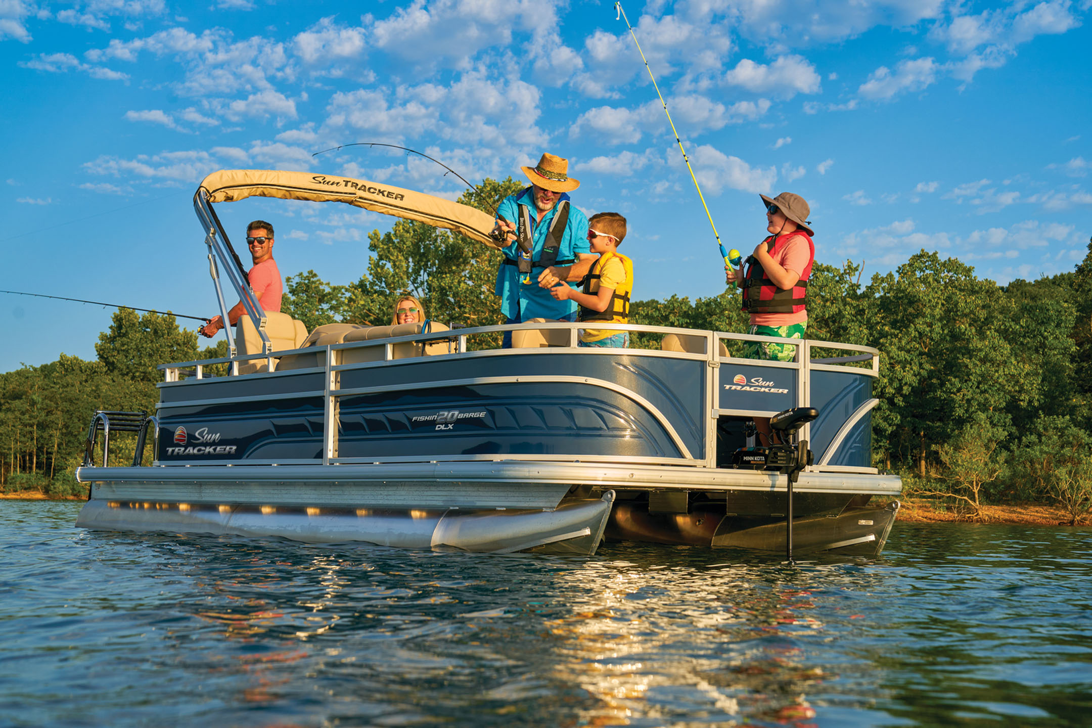 SUN TRACKER Pontoon Boats