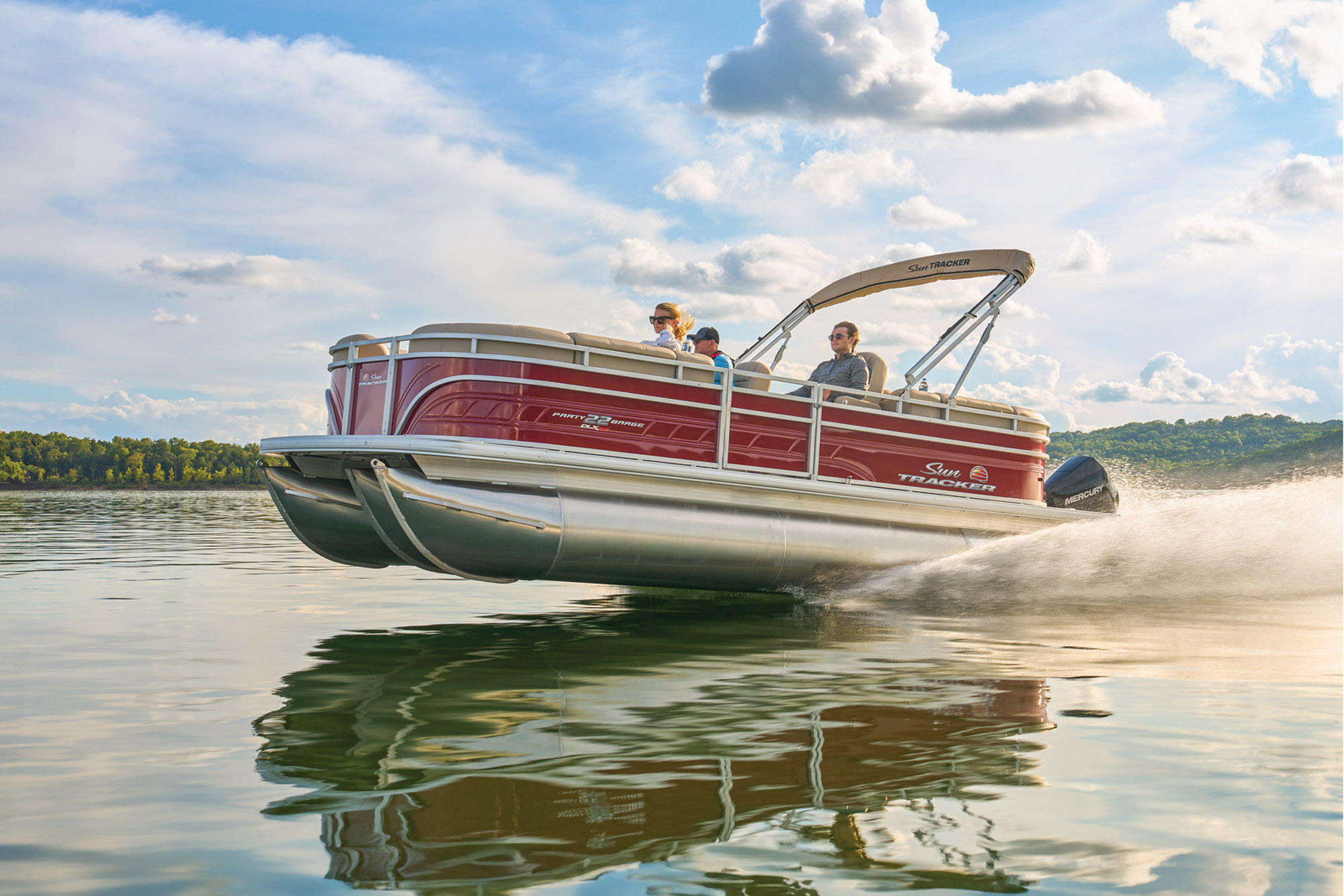 SUN TRACKER Pontoon Boats