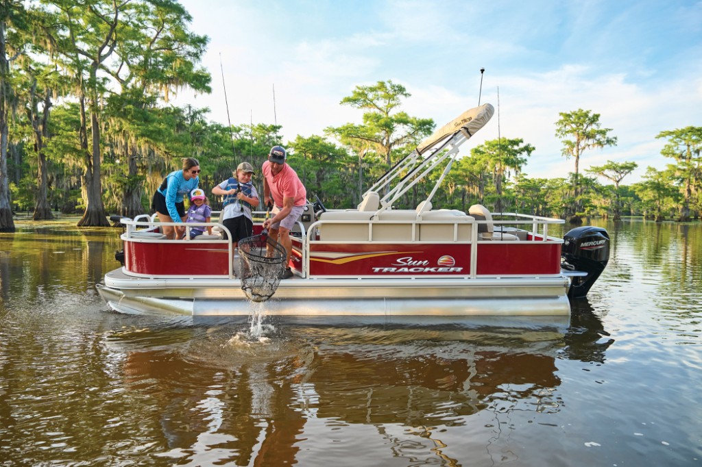 Build My SUN TRACKER - Build and Price Pontoon Boats