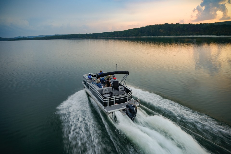 SPORTFISH 22 DLX | 24ft. 2in. Fishing Pontoon